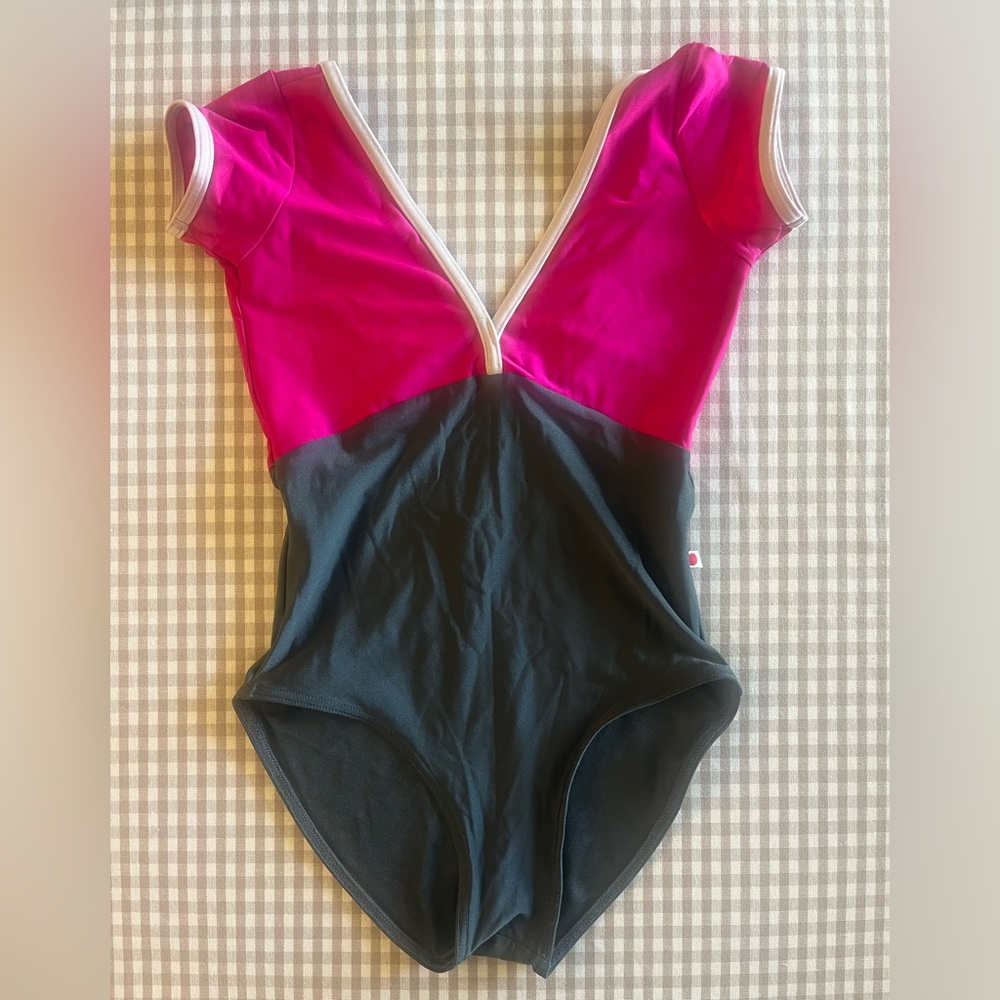 Alicia Yumiko leotard